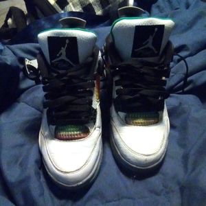 Jordan 4 Jamaican